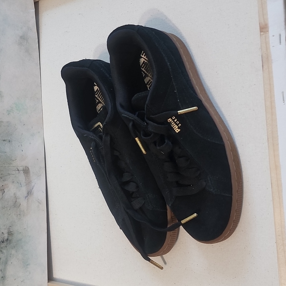 Pumas size 8